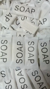 Monqiqi 100 ชิ้น/แพ็ก หมวกอาบน้ำโรงแรม แบบหนา อย่างดี หมวกคลุมผม หมวกคลุมผมอาบน้ำ สีใส แบบใช้แล้วทิ้ง สำหรับโรงแรม รีสอร์ท สปาและห้องพักในอพาร์ทเม