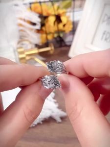 Huitan Vintage Leaf Resizable Ring for Women Anti Silver Color Vintage Accessories Party Daily Wear Stylish Rings Retro Jewelry