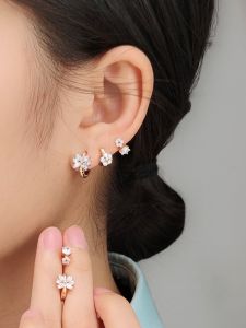 Elegant Fashionable Diamond Ear Cuff Womens Stylish Jewelry Alloy Plated Silver Gold Korean Style Earring Accessory