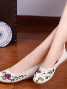 Elderly Womens Embroidered Silk Ribbon Beijing Style Soft Bottom Cowhide Traditional Cloth Shoes Comfortable Slip-On Footwear