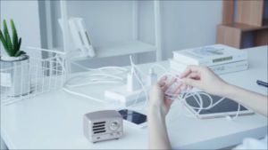 Hộp Đựng Ổ Cắm Điện DELI Tiết Kiệm Không Gian Hộp Nhựa ABS Đựng Giắc Cắm Dây Điện Cáp Sạc Tiện Lợi