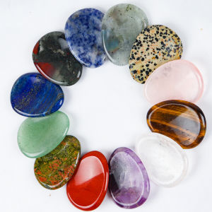 เครื่องนวดหน้าด้วยหินอัญมณีปาล์มขนาดนิ้วหัวแม่มือเครื่องนวดมือด้วยควอตซ์ผลิตภัณฑ์ดูแลผิวดูแลร่างกายแร่คริสตัลธรรมชาติเพื่อความงาม