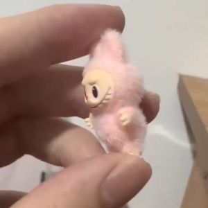 มินิ flocking labubu ของเล่นตุ๊กตาเล็ก ขนาดเล็ก จี้ขนาด ขนาด 3 ซม. เม็ดเล็กน่ารัก ตุ๊กตาน่าเอ็นด