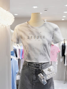 เสื้อยืดแขนสั้นผู้หญิงคอตตอนทรงสลิมฟิตดีไซน์ใหม่ปี 2025 ทรงเข้ารูป ตัวอักษรระยิบระยับ ทรงไหล่ แขนสั้น สไตล์อินส์