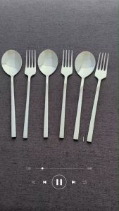 เอ็มเอเวอร์รี่ติง เกรดพรีเมี่ยม  ช้อนส้อมสแตนเลสUSA อย่างดี สวยมาก(เกรดA ด้ามตันหนา4มิล) สีเงิน ยาว 20 cm ไม่ลอกไม่ดำไม่เป็นสนิม