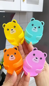 ที่แขวนปลั๊ก ที่เก็บสายไฟ ลายน้องหมี พร้อมกาวติด ติดตั้งง่าย ไม่ต้องเจาะผนัง จัดระเบียบสายปลั๊กไฟ