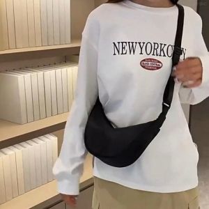 Ppdshop  ใหม่มาแรง กระเป๋าแฟชั่นคาดอก สไตล์เกาหลี งานอปป้าซารางเฮไม่ไหว ทรงสวยถูกใจชาวสายมินิมอลกันแบบสุดๆ ดีเทลสายสามารถปรับได้หลากหลายการใช้งาน รีบสั่งด่วนๆถ้าไม่อยากพลาดของดีๆน้า