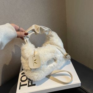 กระเป๋าถือหนัง PU ทรงสี่เหลี่ยมผืนผ้าสำหรับผู้หญิงในฤดูใบไม้ร่วงและฤดูหนาว กระเป๋าสะพายข้างขนนุ่มแบบลำลอง กระเป๋าสะพายข้างแบบสะพายข้างสำหรับเยาวชน