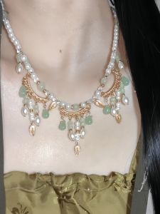 Pearl Tassel Necklace Lightweight Antique Style Court Vintage Alloy Gold Plated Silver Womens Jewelry Floral Pattern New Condition