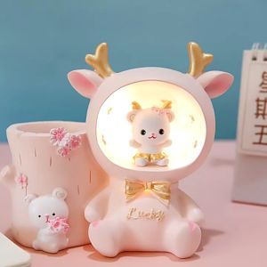 Đồ dùng sáng tạo 3 trong 1 siêu đáng yêu. Vừa là đồ trang trí siêu đáng yêu vừa là hộp bút diệu kỳ và cũng là đèn ngủ