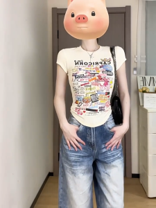 white july🌸พร้อมส่ง เสื้อยืดแฟชั่นผู้หญิง เสื้อผ้า Y2K เสื้อยืดแขนสั้นพิมพ์ลายการ์ตูนย้อนยุคสไตล์อเมริกันสำหรับผู้หญิง ทรงเข้ารูป คอกลม