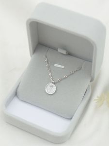 925 Sterling Silver Rose round Pendant Necklace Womens Simple Luxury Minimalist Design High-End Clavicle Chain Fashion Jewelry