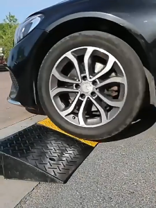 ยางปีนไต่ฟุตบาท ทางลาดยางปีนฟุตบาท ทางลาดยางขึ้นฟุตบาท ทางขึ้นฟุตบาท รับน้ำหนักรถยนต์ได้