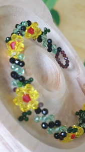 Vòng tay handmade hoa pha lê đỏ