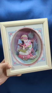 [ Woosilver ] Decor Tranh 3D Nổi Cô Gái May Vá Vintage – Secondhand SI - BB334