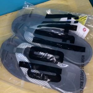 รองเท้าเเตะแบบหนีบ fitflop ไซร้ 36--44 สายปั่มโลโก้  ระยะเวลาส่ง 1-3 วันถึง