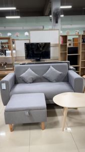 Livinghome FurnitureMall 0% ผ่อน L-Shape 2 ทีนั่ง ขาไหม้ พร้อมสตูลเก็บของ แถมฟรี! หมอนอิง รุ่น SNOW-M เลือกได้ 2 เเบบ ผ้าและหนัง