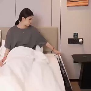 โต๊ะพับ โต๊ะเตียงเล็ก โต๊ะยก โต๊ะคอมพับ โต๊ะเตียงเล็กมัลติฟังก์ชั่น พร้อมลิ้นชัก/อินเทอร์เฟซ USB/แผ่นกั้นโน้ตบุ๊ค โต๊ะญี่ปุ่น