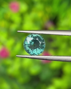 พลอย เขียวส่อง (Green Sapphire) 1.34 กะรัต (Cts.) พลอยแท้ อัญมณีมงคลประจําวันเกิด เครื่องประดับพลอย