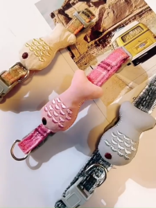 Vòng cổ cho chó mèo caro hình cá dễ thương