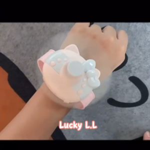 เล่นเด็ก ลายการ์ตูนน่ารัก ขนาดเล็ก พัดลมนาฬิกาข้อมือ USB (พร้อมส่ง)