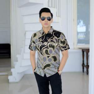 Kemeja batik pria slimfit lengan pendek MOTIF ANJANA hitam bahan katun lapis furing