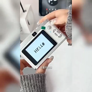 CCD กล้องดิจิตอล HD 50 ล้านพิกเซลกล้องด้านหน้าและด้านหลังกล้องคู่ เซลฟี่ ฟิลเตอร์ที่หลากหลาย ปาร์ตี้นักเรียน นักท่องเที่ยว VLOG สาว ของขวัญวันเกิด แจกการ์ดหน่วยความจำ 32G และ OTG