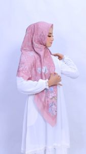 Hijab Segiempat Motif Voal & Hijab Premium Mawar
