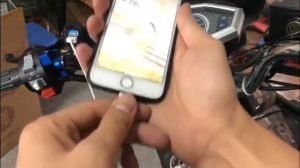 ที่ชาร์จ usb ติดมอเตอร์ไซค์ ที่ชาร์จมือถือมอเตอร์ไซค์  ติดมอเตอร์ไซค์ USB Charger  ไฟตัวเลขสีแดง/ไฟตัวเลขสีน้ำเงิน จอแสดงผลแรงดันไฟฟ้าอิสระ