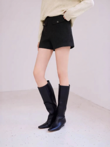 XIANGYING | Black Woolen Slimming A-line High-waist Shorts