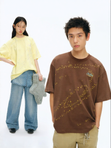 JNXS | Áo Thun Rộng In Sao Lấp Lánh Thêu Logo