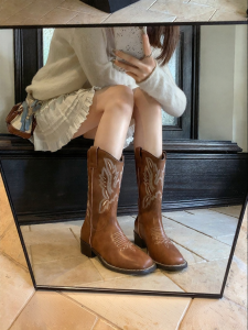 SHÉII | Giày Cowboy Kiểu Tây Phong Cách Ngôi Sao Thêu Đế Kép Cắt V