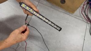 Ultra Bright LED Light Bar For 4 x 4 Pickup Jeep Off Road Truck  Lorry Car MPV  SUV Roof Top Spotlight