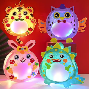 Lồng Đèn Trung Thu DIY Hình Thú Vải Nỉ Phát Sáng – Tự Lắp Ráp Có Gậy Đèn LED Đổi Màu Cho Bé Sáng Tạo