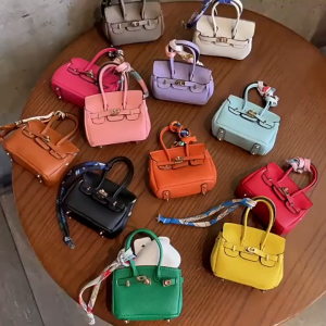 Mini Platinum Cute Creative Keychain Pendant Headphones High-end Red Bag Car Key Bag Pendant Bag