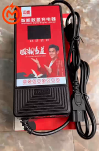 Cục sạc xe đạp điện xe máy điện 84V-20AH ( sạc 7 bình lớn) báo % pin hiển thị số bằng đèn led