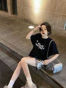 เสื้อยืดคอกลมแขนสั้นผ้าฝ้ายลายตัวอักษรสีดำสำหรับผู้หญิงในช่วงฤดูร้อน สไตล์ลำลอง หลวมๆ สบายๆ แฟชั่นเกาหลี