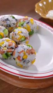 Rice Ball Shaker Bento Onigiri Cetakan Nasi Kepal Bulat Bekal Anak