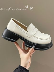 รองเท้าแตะหนังสีขาวแบบสวมหัวกลมสไตล์ย้อนยุคสไตล์อังกฤษ ฤดูใบไม้ผลิและฤดูใบไม้ร่วง รองเท้าแตะพื้นหนาสำหรับผู้หญิง
