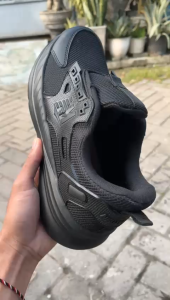 sepatu sneakers hitam sepatu sekolah dan olahraga sepatu style full black size 39-43 sepatu shoes boot tinggi