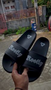 Rootly - Sandal Pria Black Logo Abu Slip On