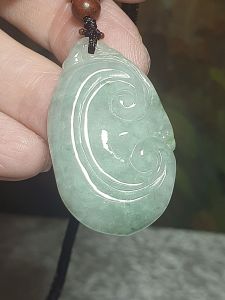 Type A Jadeite light green both sides carvings Ruyi Jade pendant (with certificate) 翡翠淡绿双面雕刻如意吊坠(带证书)