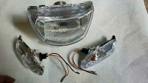 Reflektor Mika Lampu Depan Yamaha Fiz F1Z Vega R Lama – Set Sen Reting Assy (FREE BUBBLE)