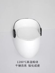 Bồn cầu trứng trắng họa tiết tai nghe đen