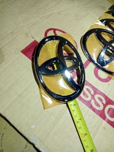 logo grill Toyota land cruiser croum