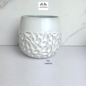 The Leaferie Amalia plant pots. Ceramic flowerpot . flowerpots . flower pot . planter . planters . Flowers