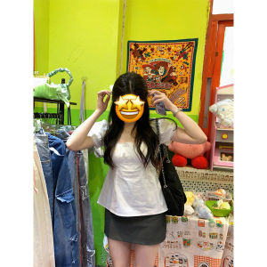 เสื้อเชิ้ตผู้หญิงสีขาวสไตล์หวานๆ ฤดูร้อน 2024 เสื้อเชิ้ตคอปกบานฤดูใบไม้ผลิ ทรงสลิมฟิต แขนสั้น สไตล์เกาหลี เสื้อเชิ้ตผู้หญิง