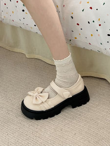 รองเท้าส้นแบนผูกโบว์ลายผีเสื้อสำหรับฤดูใบไม้ผลิ รองเท้าส้นหนา Mary Janes สำหรับนักเรียน รองเท้าส้นแบนแบบสวมสบายสำหรับผู้หญิง