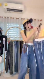 JIAQI กางเกงยีนส์เอวสูงสไตล์เกาหลี การออกแบบขอบเอวสองชั้นสองสีสตรีทแฟชั่น ทรงหลวมดูผอม สำหรับสาวอวบ S-5XL