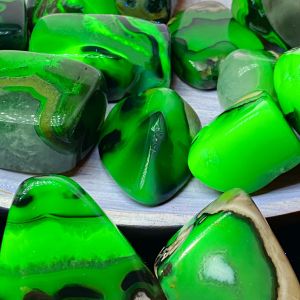 สุ่ม 2PCS คุณภาพสูง Volcanic Agate Tumbles ตกแต่งคริสตัลธรรมชาติดิบหินของขวัญวันเกิดตกแต่งฉาก.